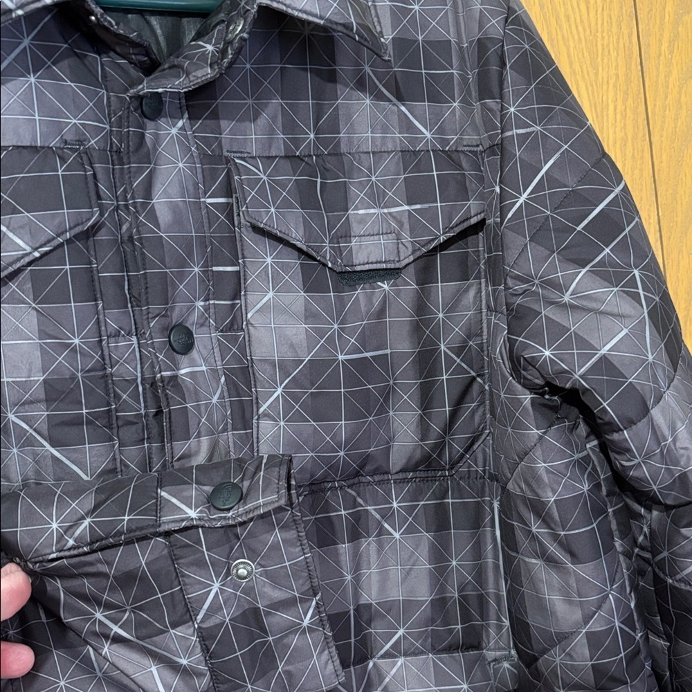The North Face Men's Black and grey large jacket snaps pockets light weight - Picture 3 of 7